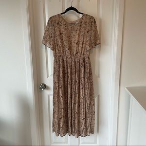 Pink blush maternity dress beige floral pleated chiffon L